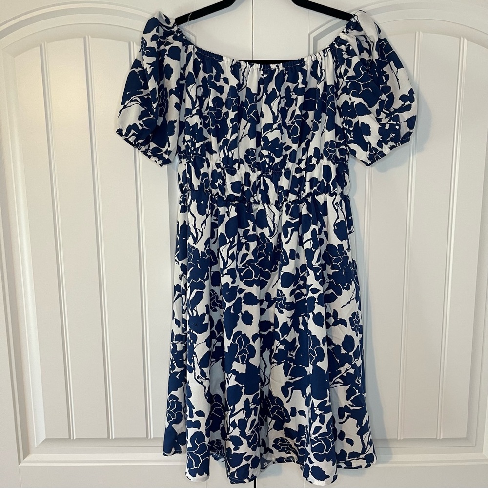 Floral Print Off Shoulder Dress Vacation Blue White Flowy Size Large - Picture 2 of 8